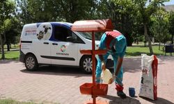 Sokak hayvanlarına su ve mama takviyesi 