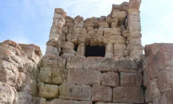 Kayseri’de 1800 yıllık sır! Koltuğu andıran tarihi yapı dikkat çekiyor
