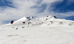 Erciyes beyaza büründü! Kayak sezonu için tarih verildi