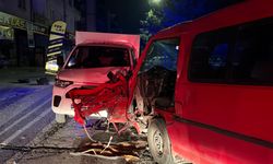 Kayseri’de feci kaza! Ters yönden gelen pikap ortalığı karıştırdı