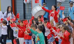 Kayseri’de miniklerden Cumhuriyet şöleni! Bayraklarla renkli görüntüler
