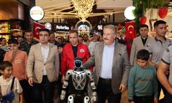 Kayseri’de insansı robot MEGA sahneye çıktı! Teknoloji lisesi için tarih verildi