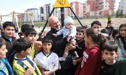 Kocasinan’daki parklarda farklı uygulama! Yürüyüş yollarında kiremit irmiği kullanılıyor
