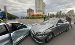 Kayseri’de “göz göre göre” gelen kaza kamerada