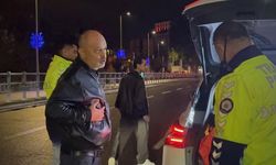 Kayseri’de alkollü sürücüden polise zor anlar! Araçların önüne atladı