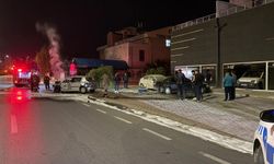 Kayseri’de zincirleme kaza! Otomobil alev aldı, araç dükkâna girdi