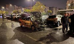 Kayseri’de otomobil alev aldı! 3 araç zarar gördü