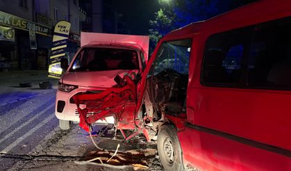 Kayseri’de feci kaza! Ters yönden gelen pikap ortalığı karıştırdı