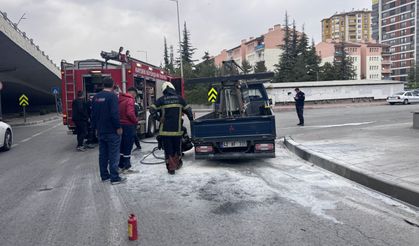Kayseri’de seyir halindeki kamyonetin lastiği alev aldı!