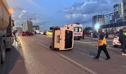 Kayseri’de ortalık karıştı! Minibüs yan yattı