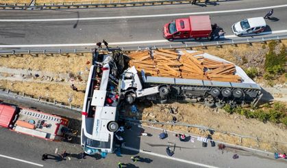 Manisa’daki feci kazada 11 kişi hayatını kaybetti! İki sürücü gözaltında