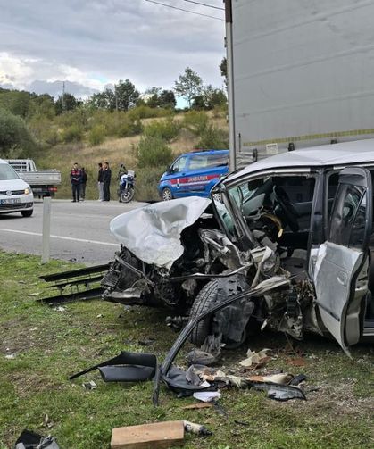 Samsun’da otomobil ile hafif ticari araç çarpıştı: 1’i ağır 2 yaralı