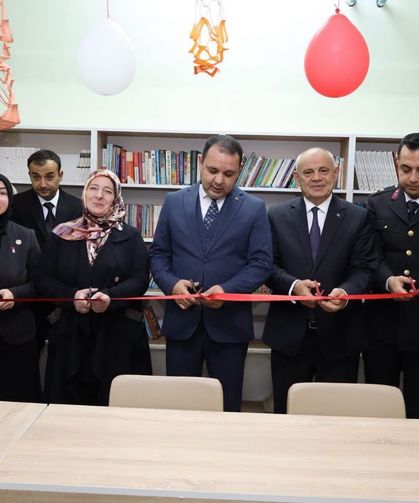 Yahyalı’da öğrencileri sevindiren açılış! Yeni kütüphane hizmete girdi