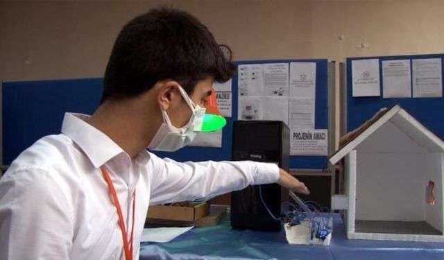 TELEVİZYONDA ÇOCUKLARIN YÜKSEKTEN DÜŞTÜĞÜNÜ GÖRDÜ