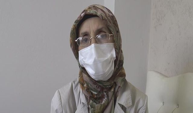   Kuru ekmek satarak geçinmeye çalışıyor   