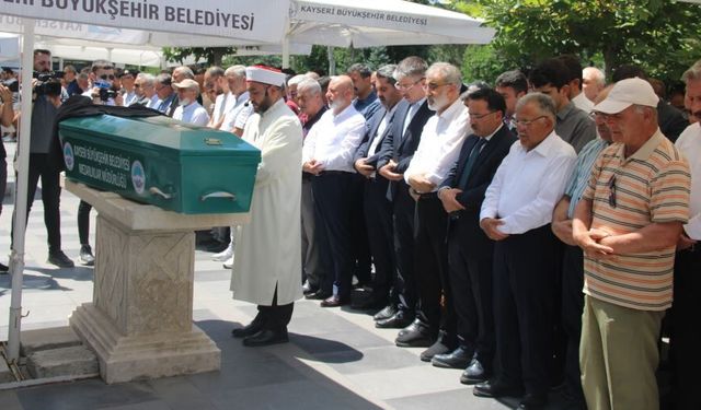 Eski Bakan Yıldız'ın babası toprağa verildi