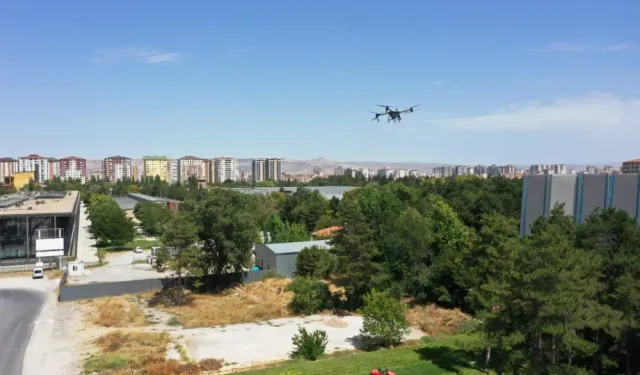Kocasinan Belediyesi dronla ilaçlama yapıyor