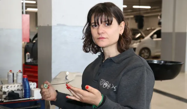 "Dilara usta" otomotiv servisinde araçların bakımını yapıyor