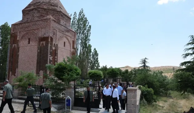 Kayseri'deki asırlık türbe yeniden ayağa kaldırılıyor