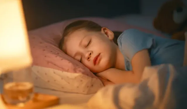 Uzmanından çocuklarda uyku uyarısı! Gece uyanmalarının nedeni bu alışkanlık olabilir