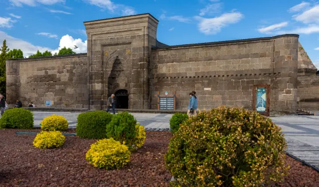Kayseri’de Selçuklu mirası Hunat Medresesi kültür ve sanatın merkezi oldu