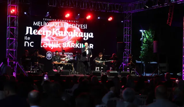 Melikgazi’de nostalji rüzgârı! Necip Karakaya’dan müzik ziyafeti