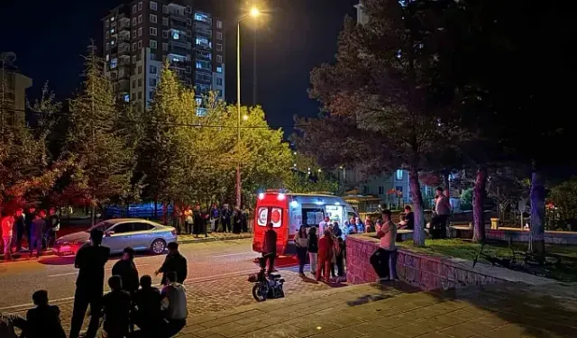 Parkta çocuklar arasında bıçaklı kavga
