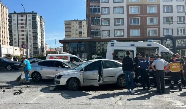 Kayseri’de trafik kazası: 2 kişi hastaneye kaldırıldı