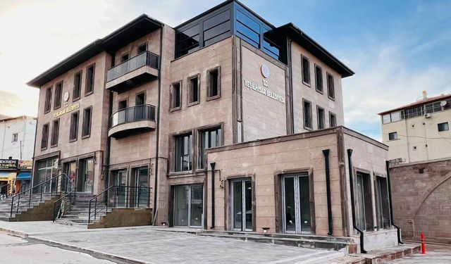 Depremde hasar görmüştü! Yeşilhisar Belediyesi’nin yeni binasına taşınacağı tarih belli oldu