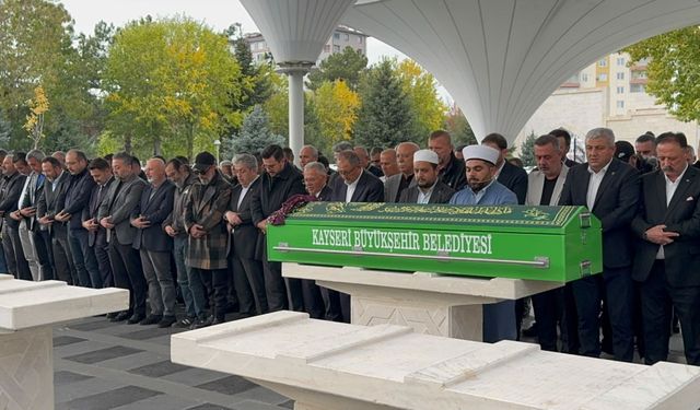 Gazeteciler Yusuf ve Çetin Ağaşe’nin annesi Nimet Ağaşe son yolculuğuna uğurlandı