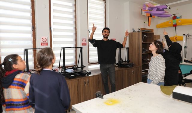 Kocasinan’da gençler geleceğin teknolojilerini deneyimliyor!