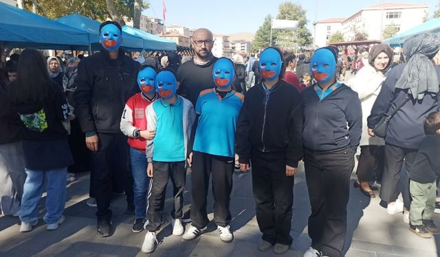Yahyalı’da Doğu Türkistan ve Suriye için yardım kermesi