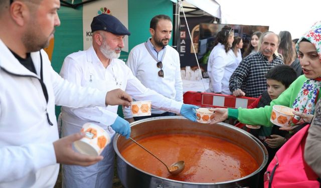 Çolakbayrakdar Gastronomi Günleri’nde Gömeç Fasulyesi ikram etti