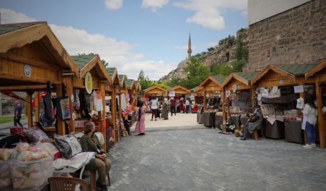 Talas’ta Maharetli Eller Pazarı yeniden kuruluyor