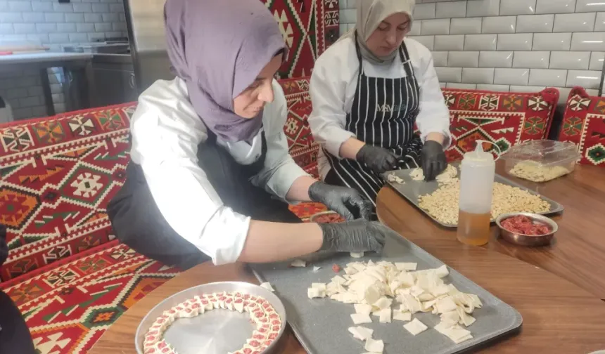 Kayseri’de asırlık lezzet tepsi mantısı iftar sofralarını süslüyor