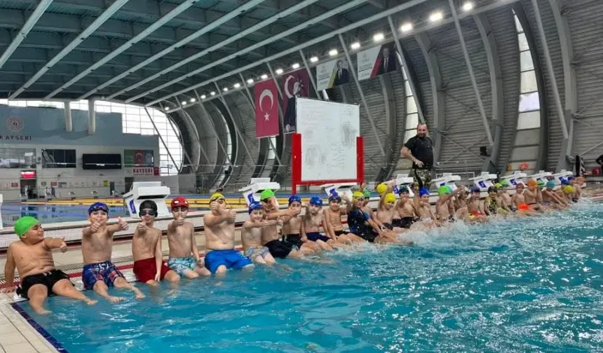 Kayseri'de “Yüzme Bilmeyen Kalmasın” projesi sürüyor