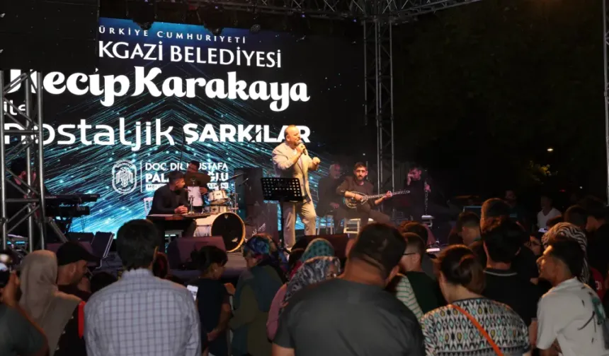 Melikgazi’de nostalji rüzgarı: Necip Karakaya sahne aldı
