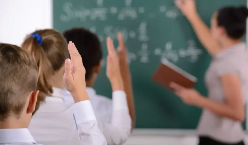 MEB’den milyonlarca öğrenciyi ilgilendiren karar! Ders süreleri değişebilir