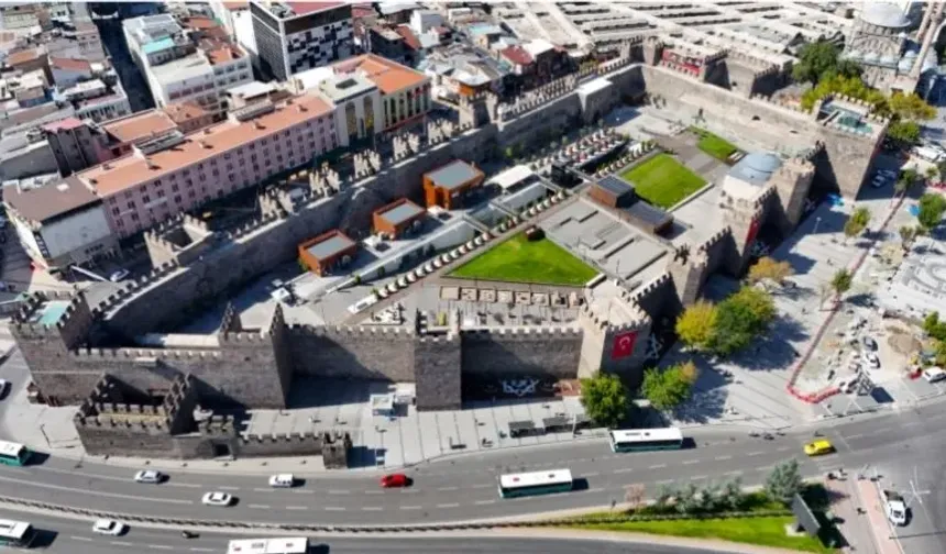 Kayseri’de ekipler harekete geçti! Şehrin simge noktalarında hummalı çalışma