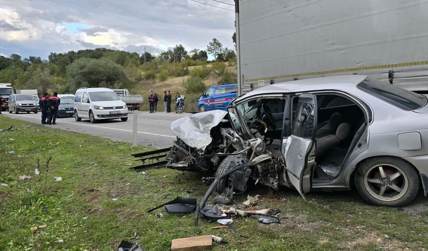 Samsun’da otomobil ile hafif ticari araç çarpıştı: 1’i ağır 2 yaralı