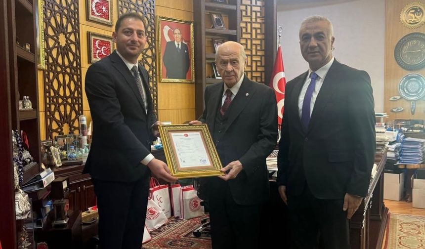 Kayseri’den Ankara’ya özel ziyaret! Bahçeli’ye hangi binanın tapusu takdim edildi?