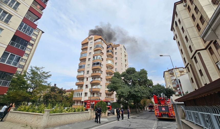 Kayseri’de 9 katlı binanın çatısında yangın! Vatandaşlar tahliye ediliyor