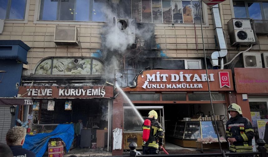 Kayseri’de işyerinde yangın! Alevler yandaki dükkâna da sıçradı