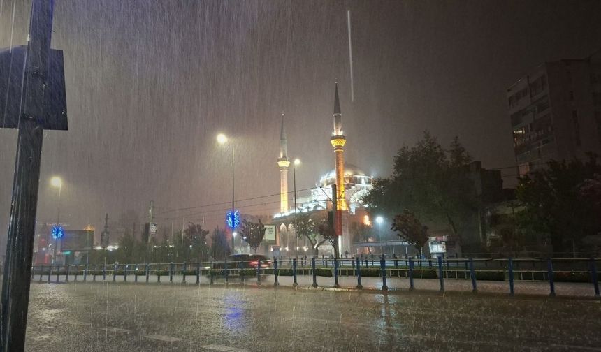 Kayseri’de yağışlı hava devam ediyor! Meteoroloji ilçe ilçe açıkladı