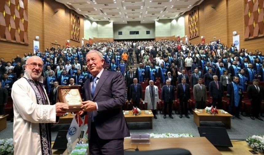 Hulusi Akar, Kayseri Üniversitesi’nde konuştu: “Türk olmak zor”
