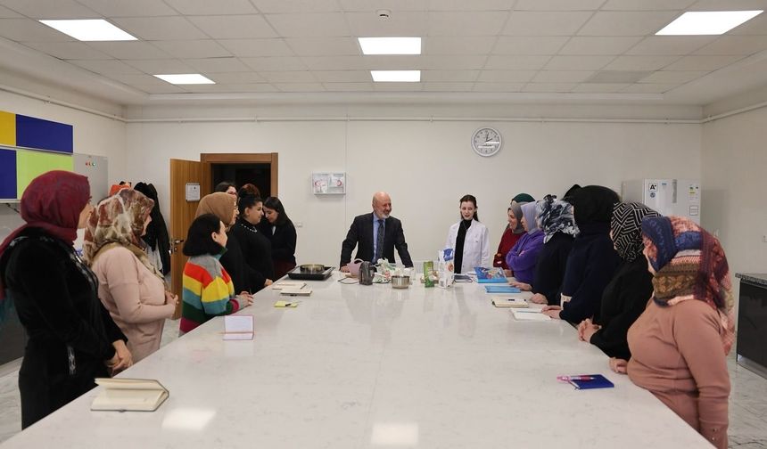 Kocasinan Akademi kadınlara terapi gibi geliyor! Aile bütçelerine katkı sağlıyorlar