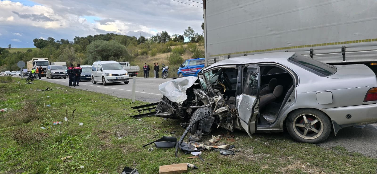 Samsun’da otomobil ile hafif ticari araç çarpıştı: 1’i ağır 2 yaralı