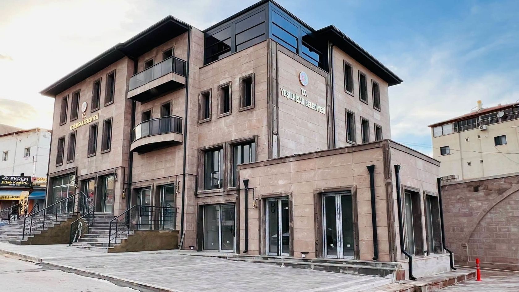 Depremde hasar görmüştü! Yeşilhisar Belediyesi’nin yeni binasına taşınacağı tarih belli oldu