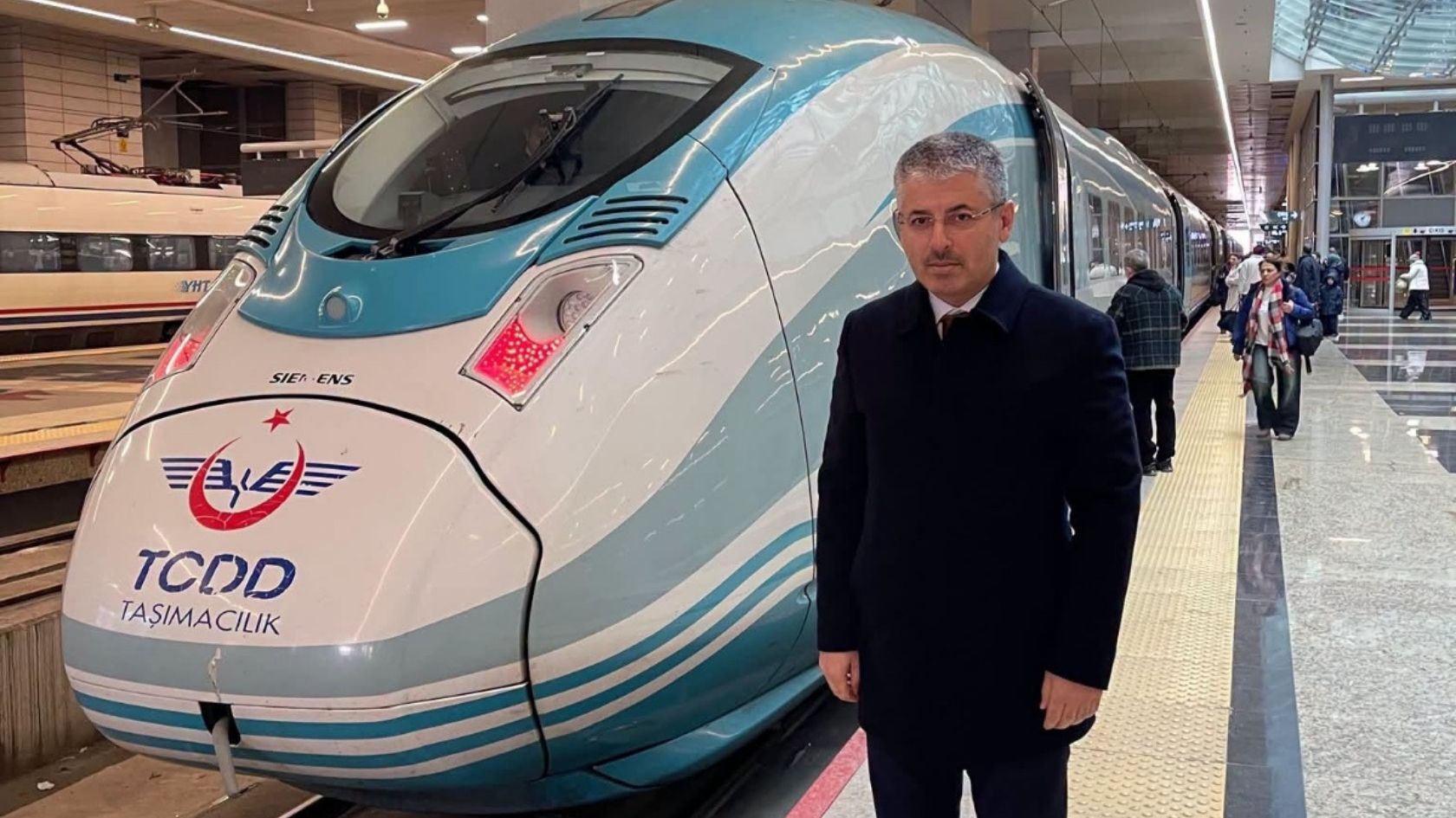 Çopuroğlu’ndan hızlı tren paylaşımı: “Geliyor, gelmekte olan”