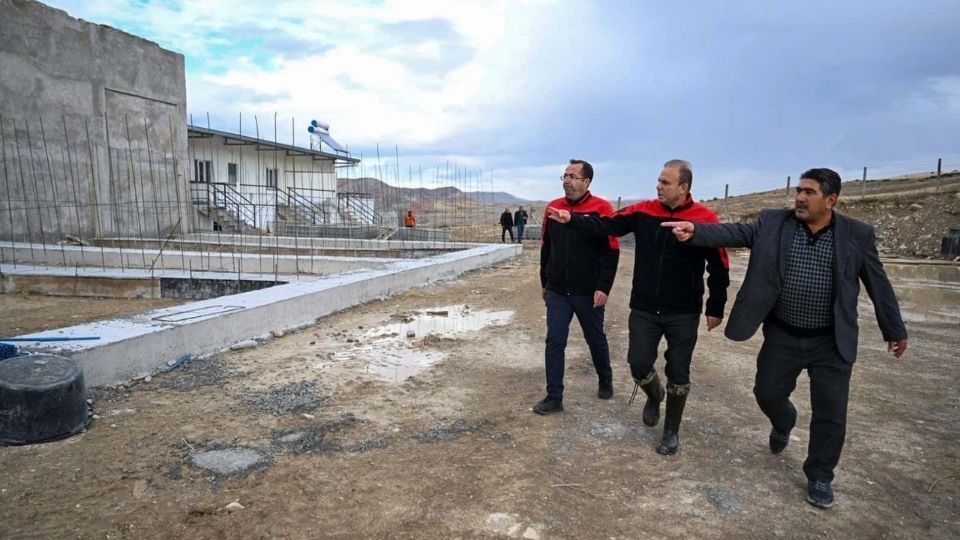 Akkışla’da modern hayvancılık yatırımı yerinde incelendi